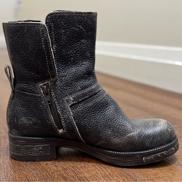 CAT Black distressed Ankle Boots - Picture 6 of 8